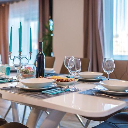 Beautiful Home In Sibenik With Kitchen エクステリア 写真