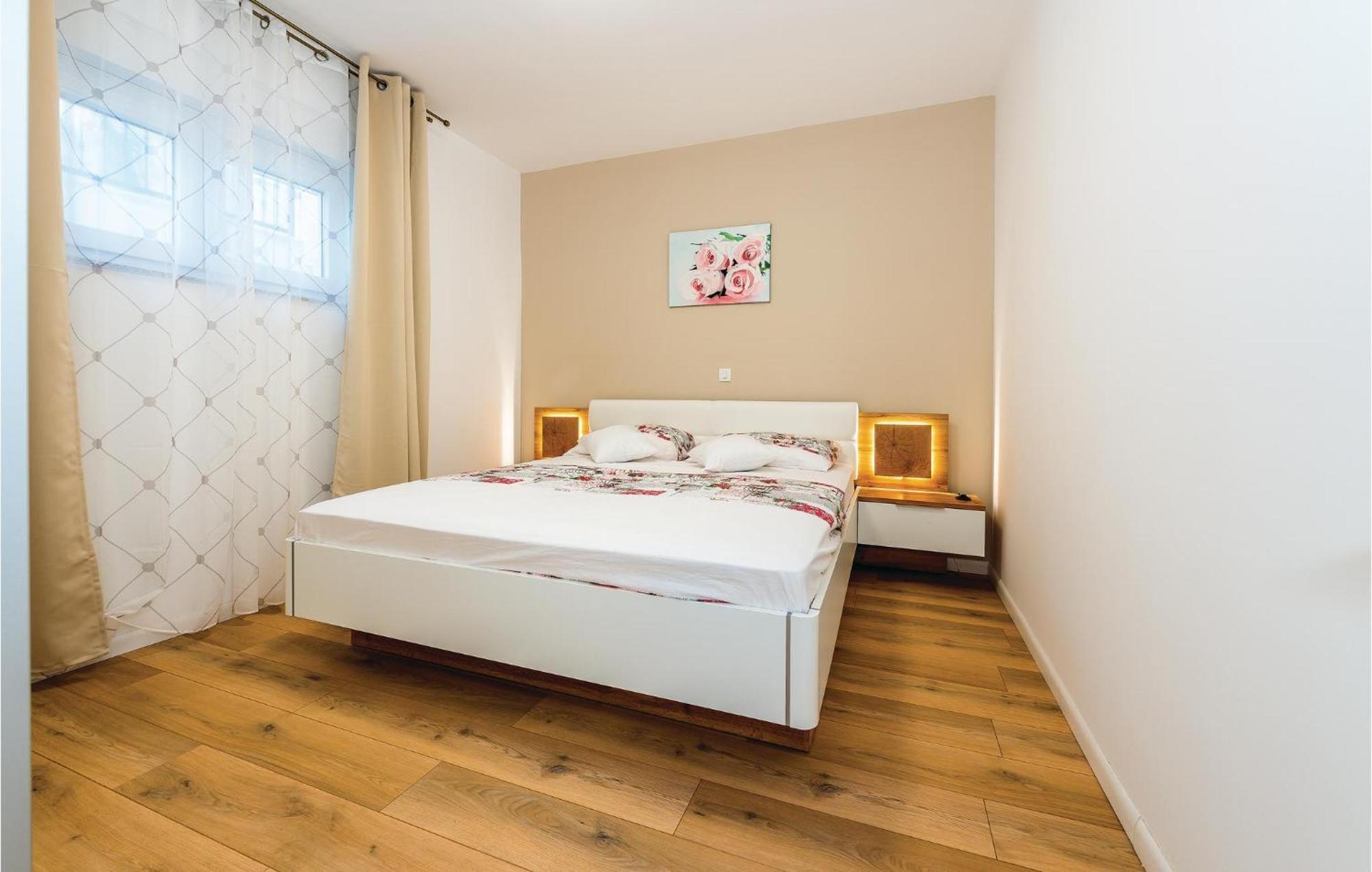 Beautiful Home In Sibenik With Kitchen エクステリア 写真