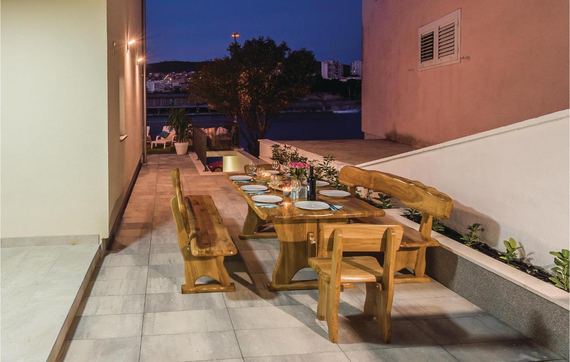 Beautiful Home In Sibenik With Kitchen エクステリア 写真