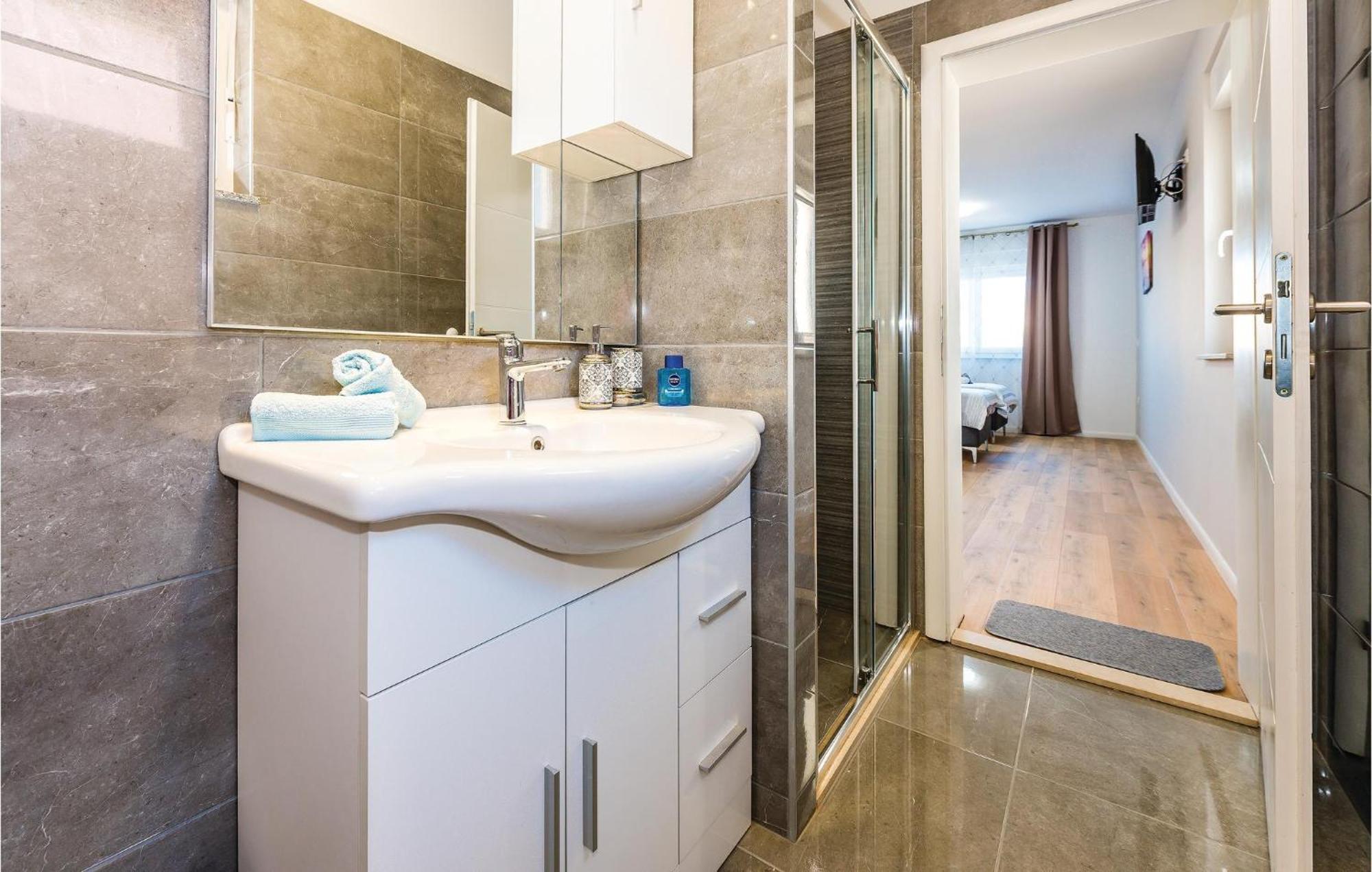 Beautiful Home In Sibenik With Kitchen エクステリア 写真