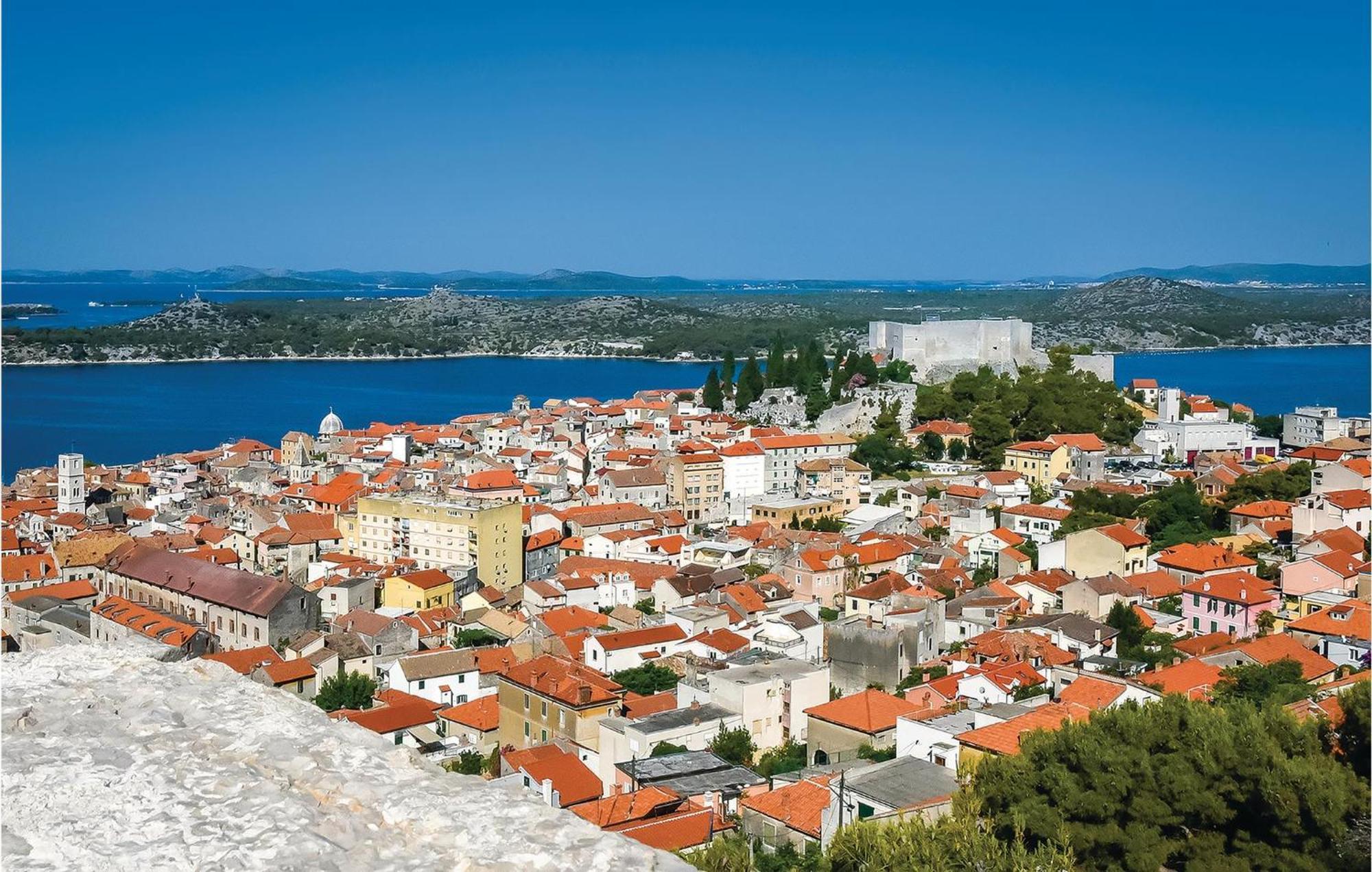 Beautiful Home In Sibenik With Kitchen エクステリア 写真