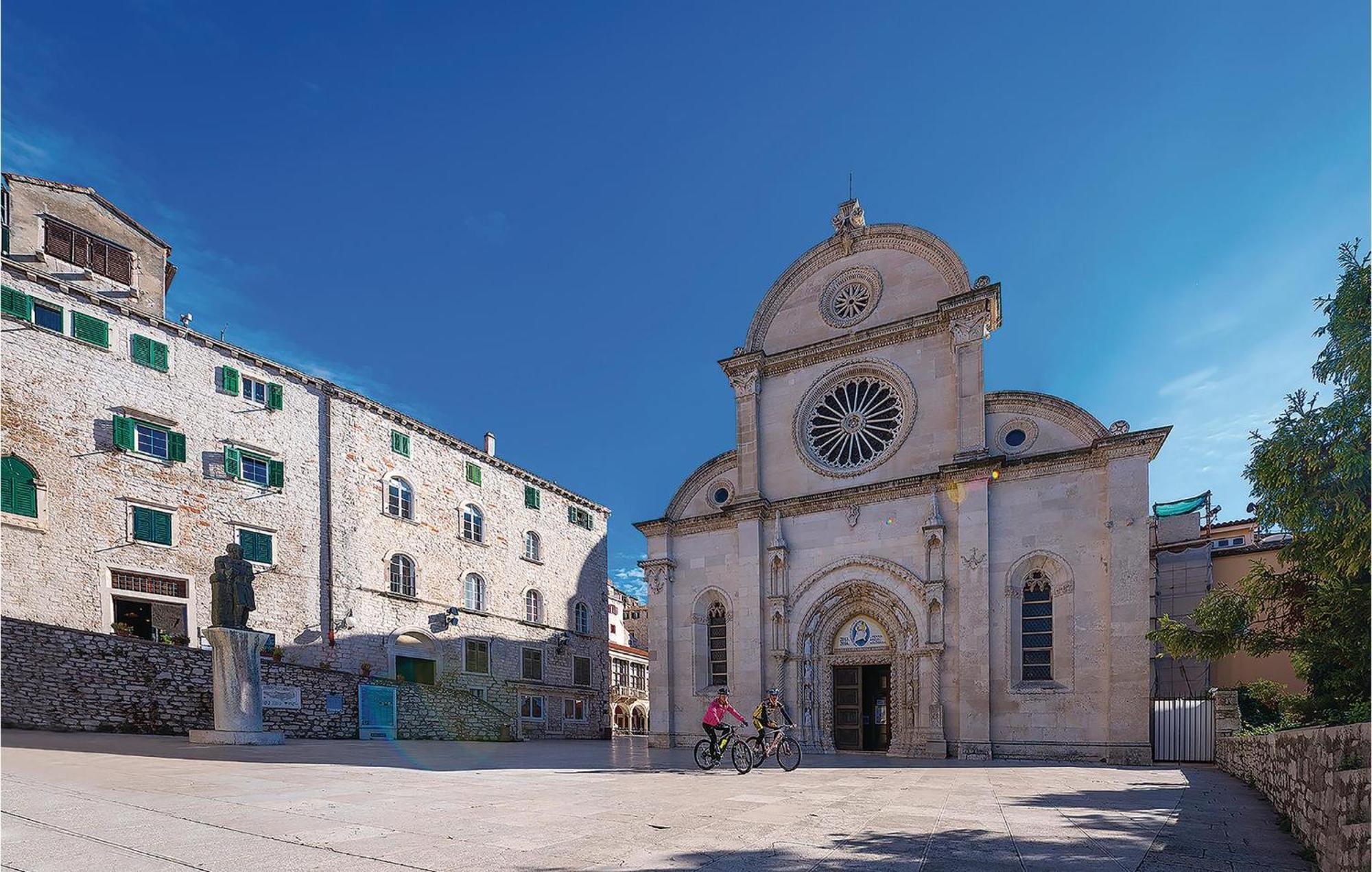 Beautiful Home In Sibenik With Kitchen エクステリア 写真