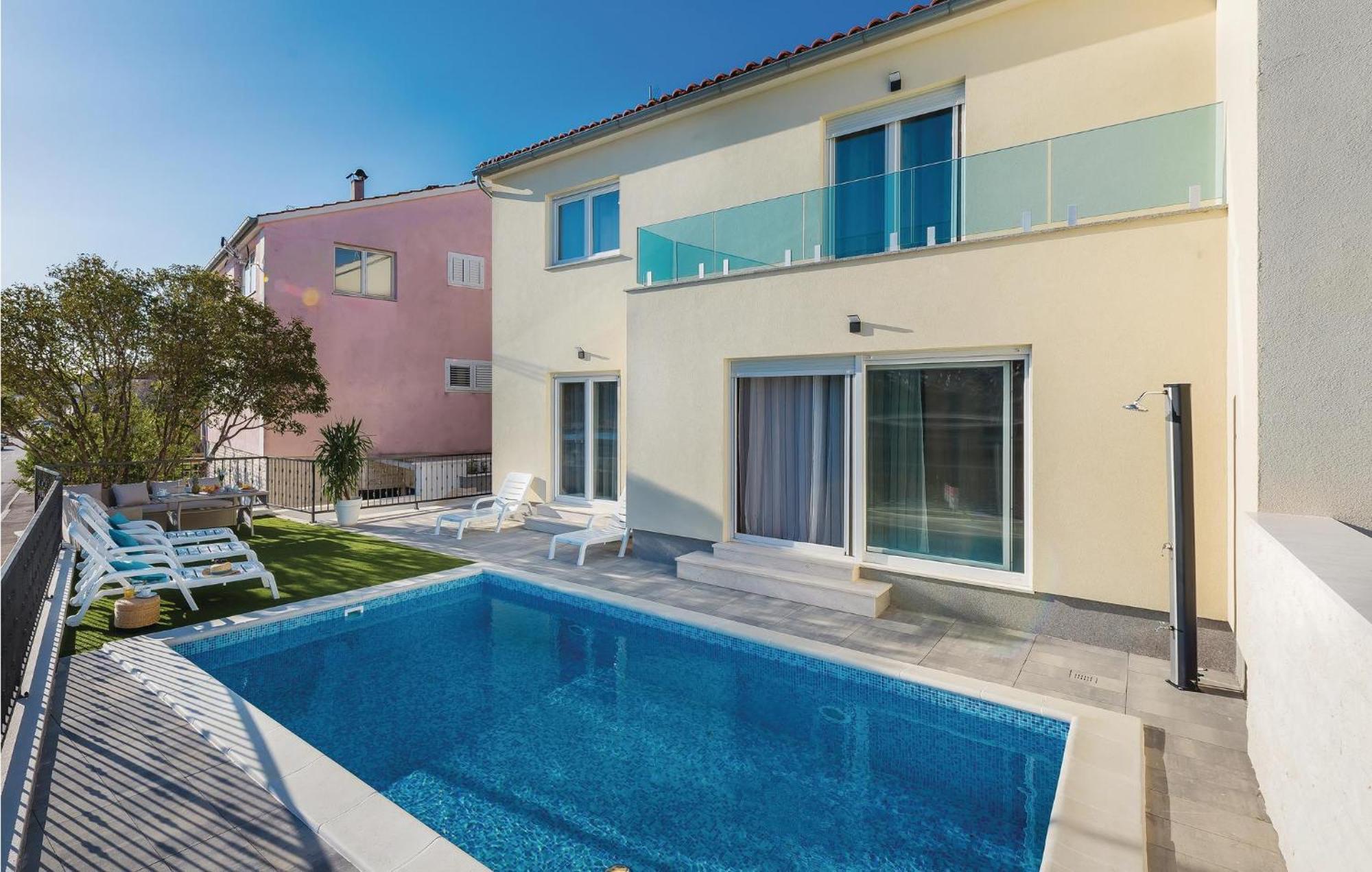 Beautiful Home In Sibenik With Kitchen エクステリア 写真