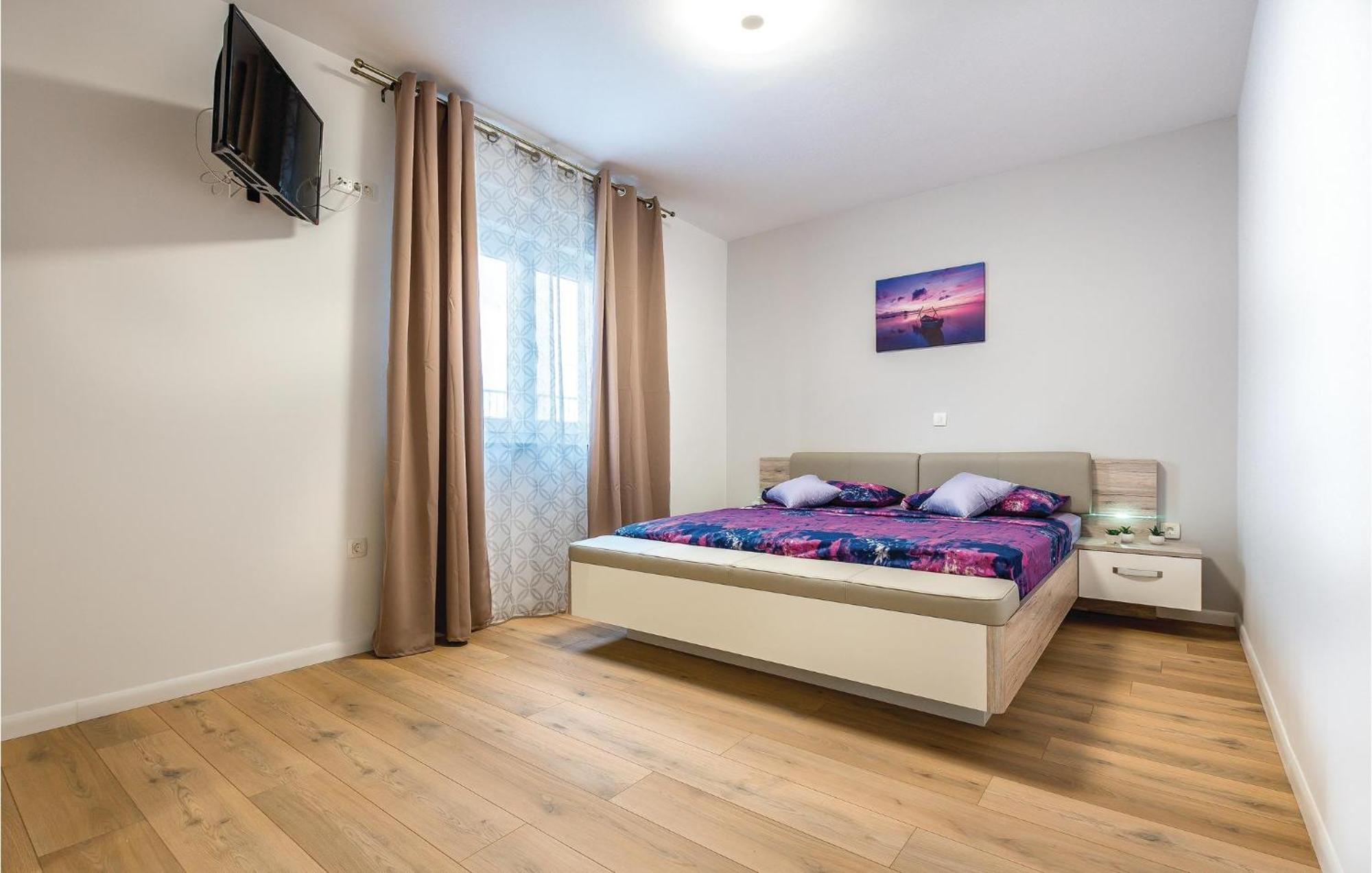 Beautiful Home In Sibenik With Kitchen エクステリア 写真