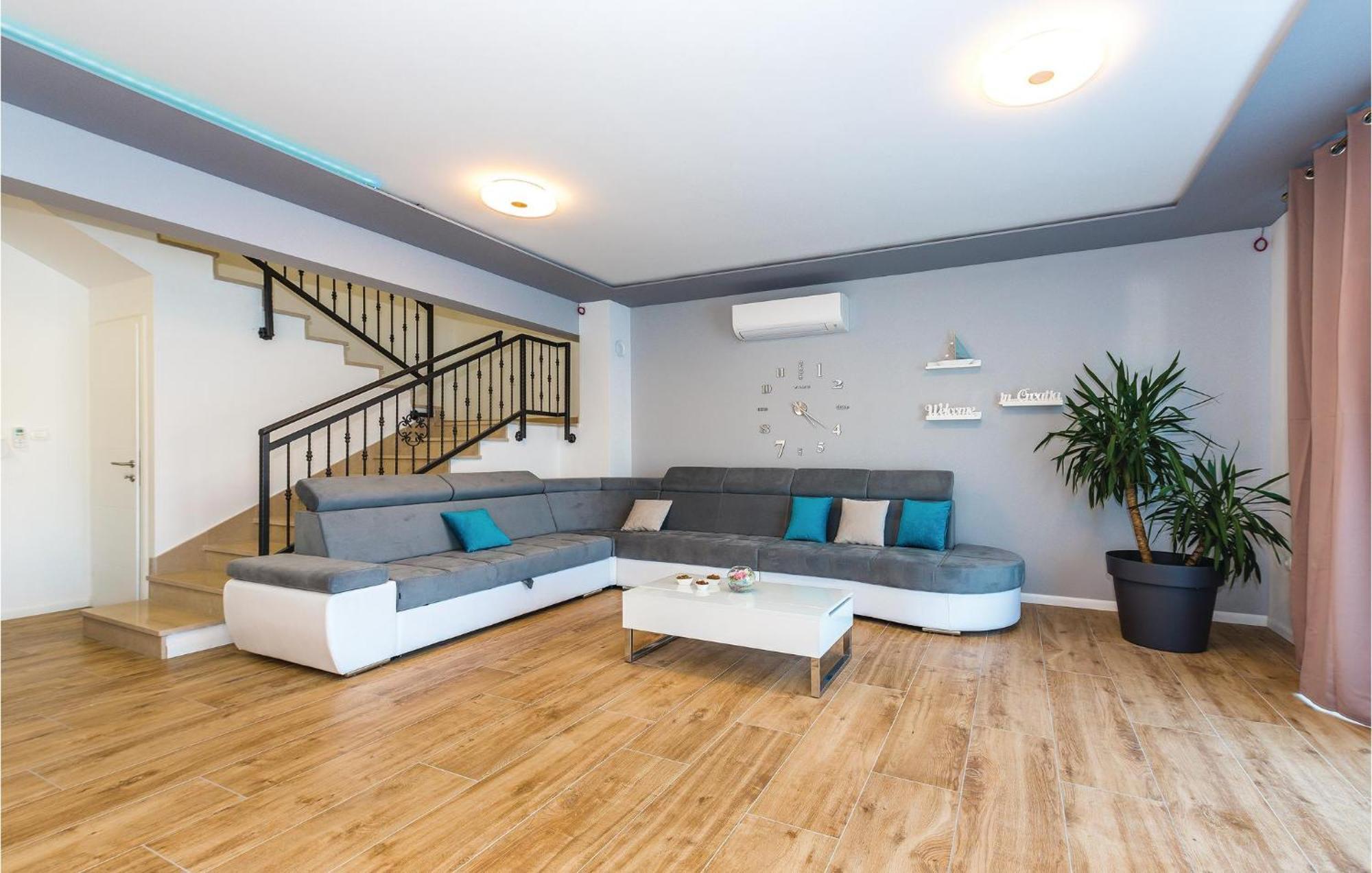 Beautiful Home In Sibenik With Kitchen エクステリア 写真